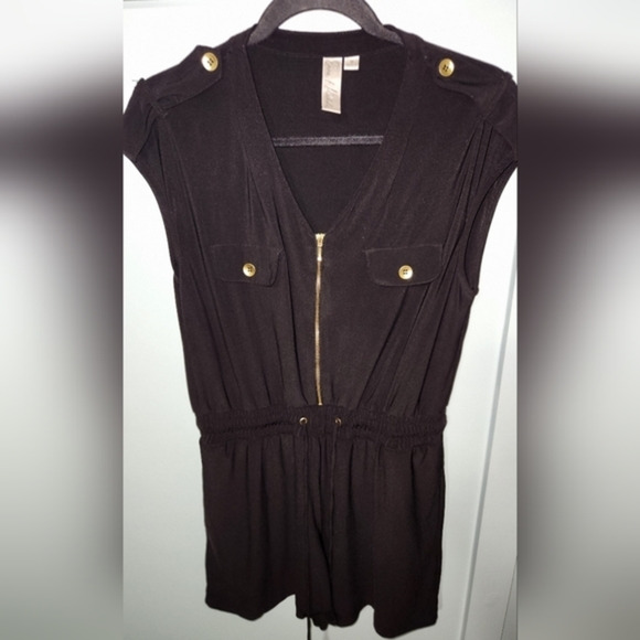 Emma &‎ Michele Black Shorts Romper Size Medium - Picture 1 of 11